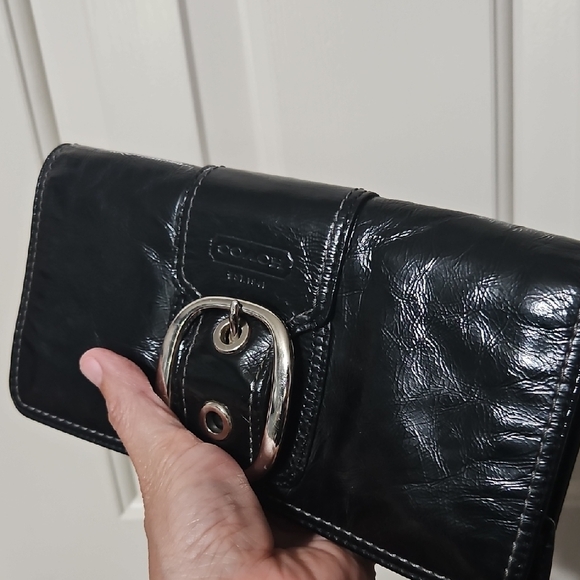 Coach Black EUC Y2K Soho Leather Clutch with Silver Buckle